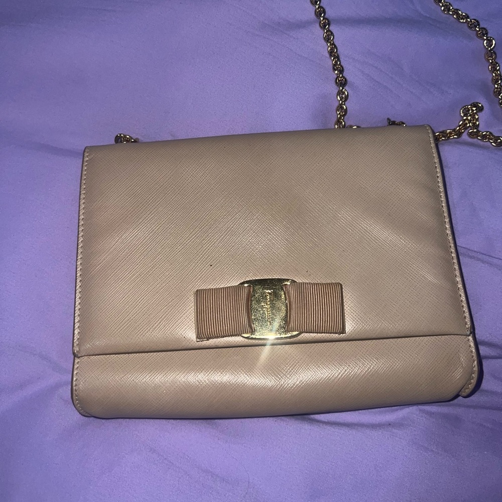 Salvatore Ferragamo Beige Vara Bow Textured Leather Crossbody Bag